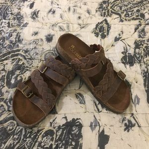 EUC White Mountain Sandals